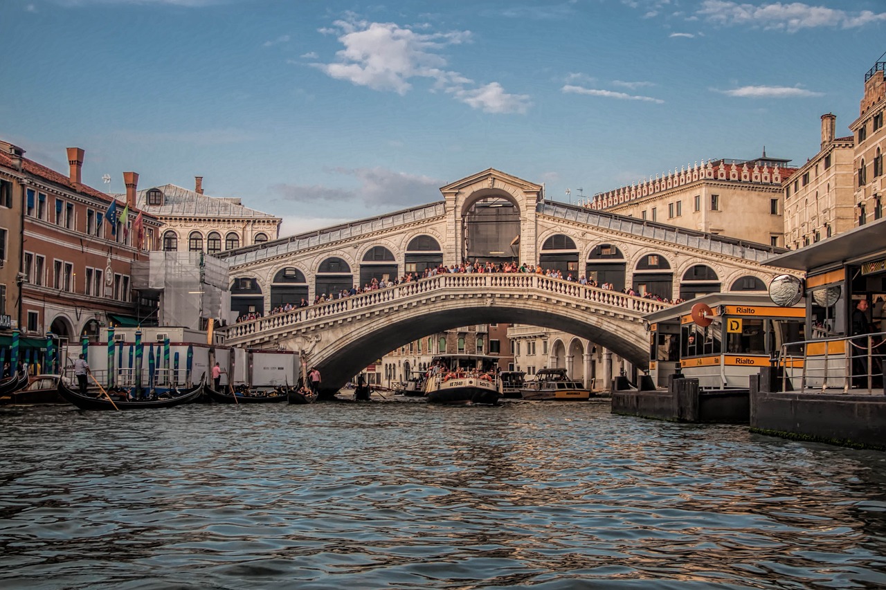 The Vibrant Culture of Italy's Carnevale di Venezia